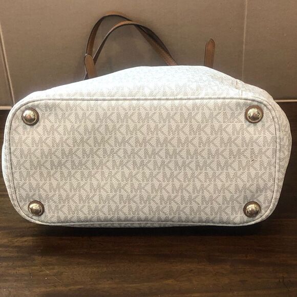 MICHAEL KORS White & Grey Jet Set Coated Canvas and Brown Leather Shoulder Bag - Picture 8 of 17